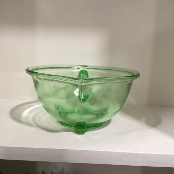 Hazel Atlas Uranium Glass Batter Mixing Bowl Made in USA - Picture 6 of 8
